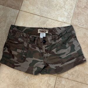 Billabong Women's Green Camouflage Cargo Shorts